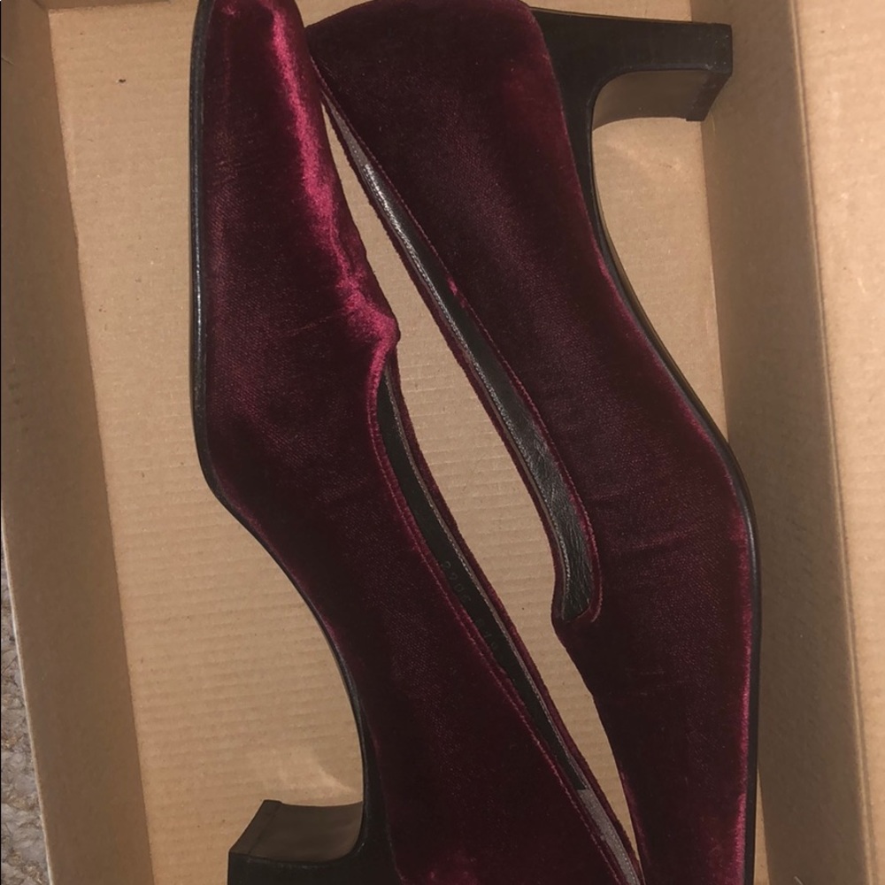 NEW Versace low suede burgundy heels